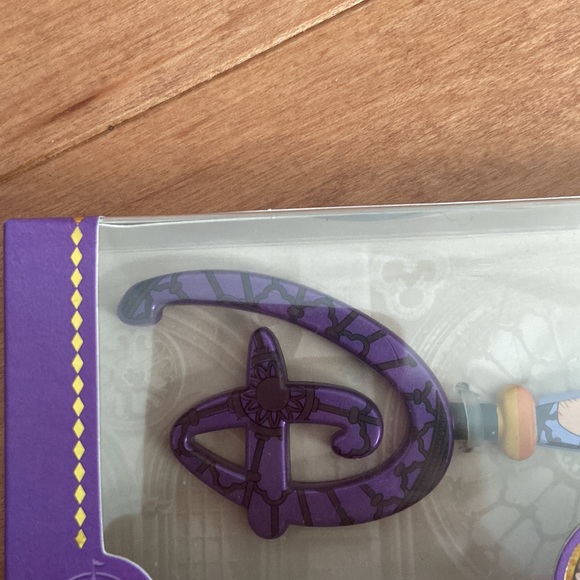 Disney The Hunchback of Notre Dame 25th Collectible Key Special Edition - Picture 5 of 5